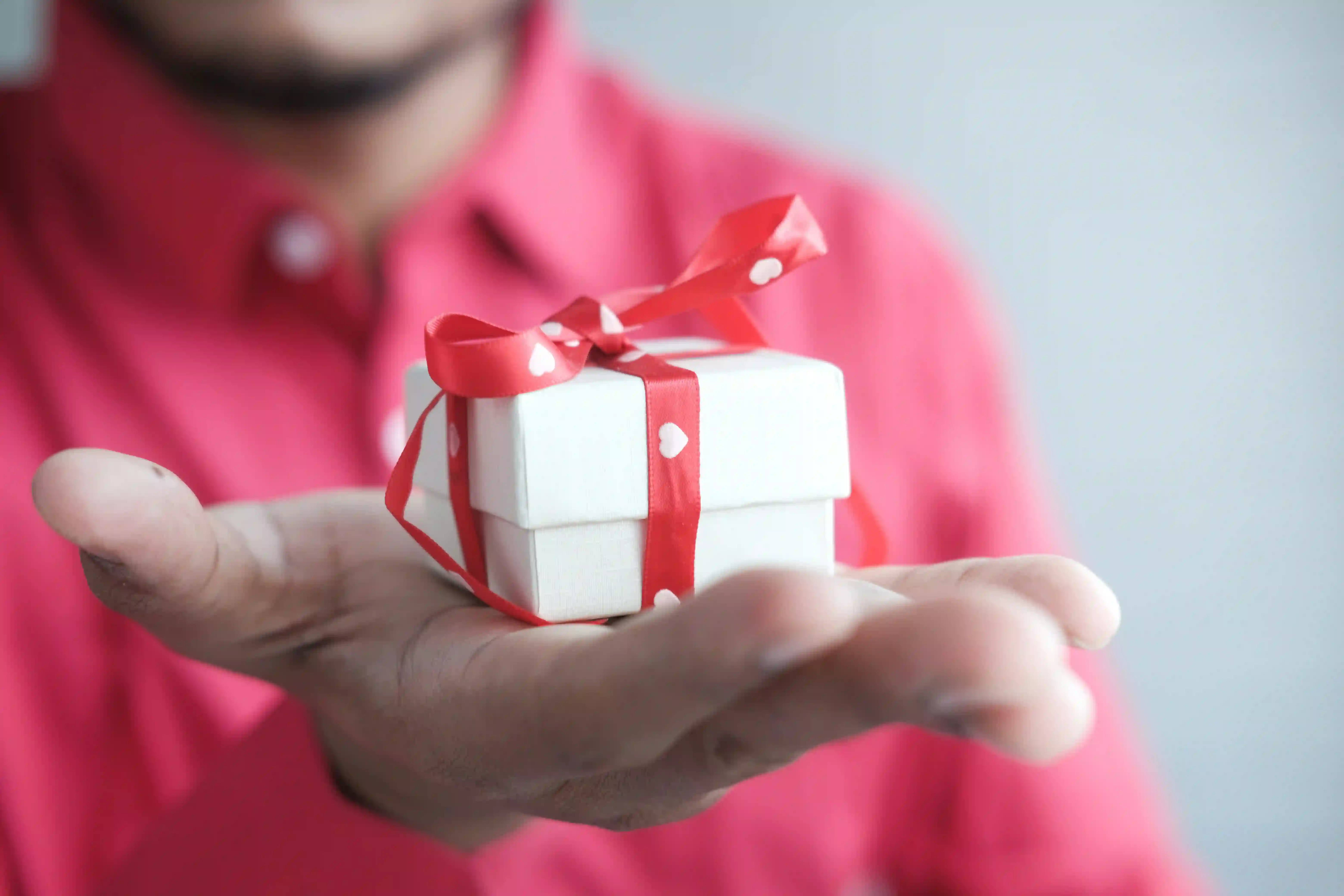 Corporate Gifting Courier Services Across the UK